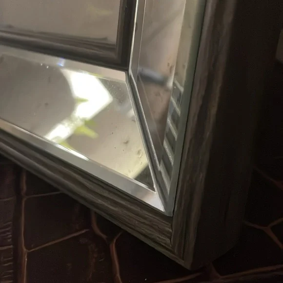 Tahari Home Elegant Mirrored 9” x 11” Picture Frame - Picture 2 of 4